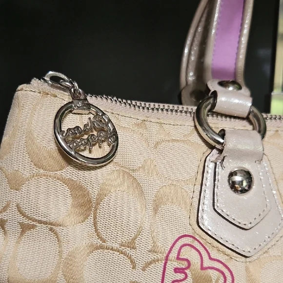 COACH EUC POPPY TOTE AND MATCHING WRISLET BUNDLE - Picture 3 of 16